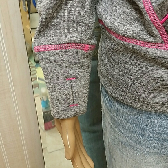 Top - Picture 2 of 4